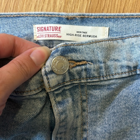 High Rise Levi’s - Picture 3 of 4